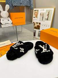 Picture of Louis Vuitton Slippers _SKULVsz35-40h0902623